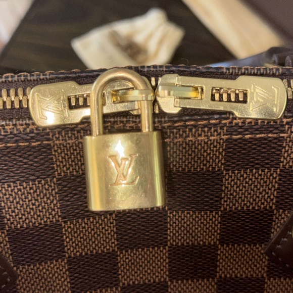 Authentic Louis Vuitton Speedy Bandouliere 30 in excellent condition. - Picture 3 of 8